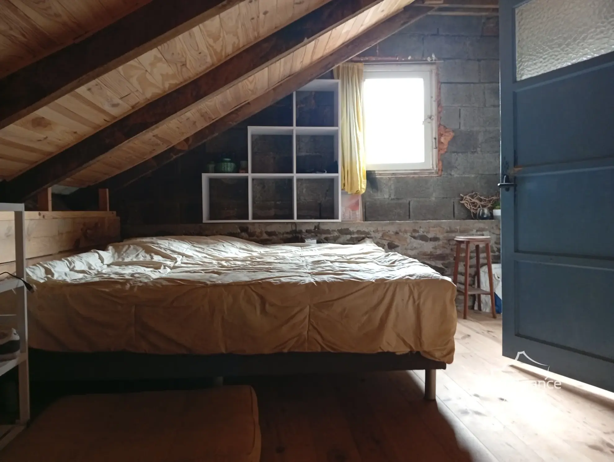 Charmante maison en pierre avec terrain de 4,75 hectares à Pleaux 