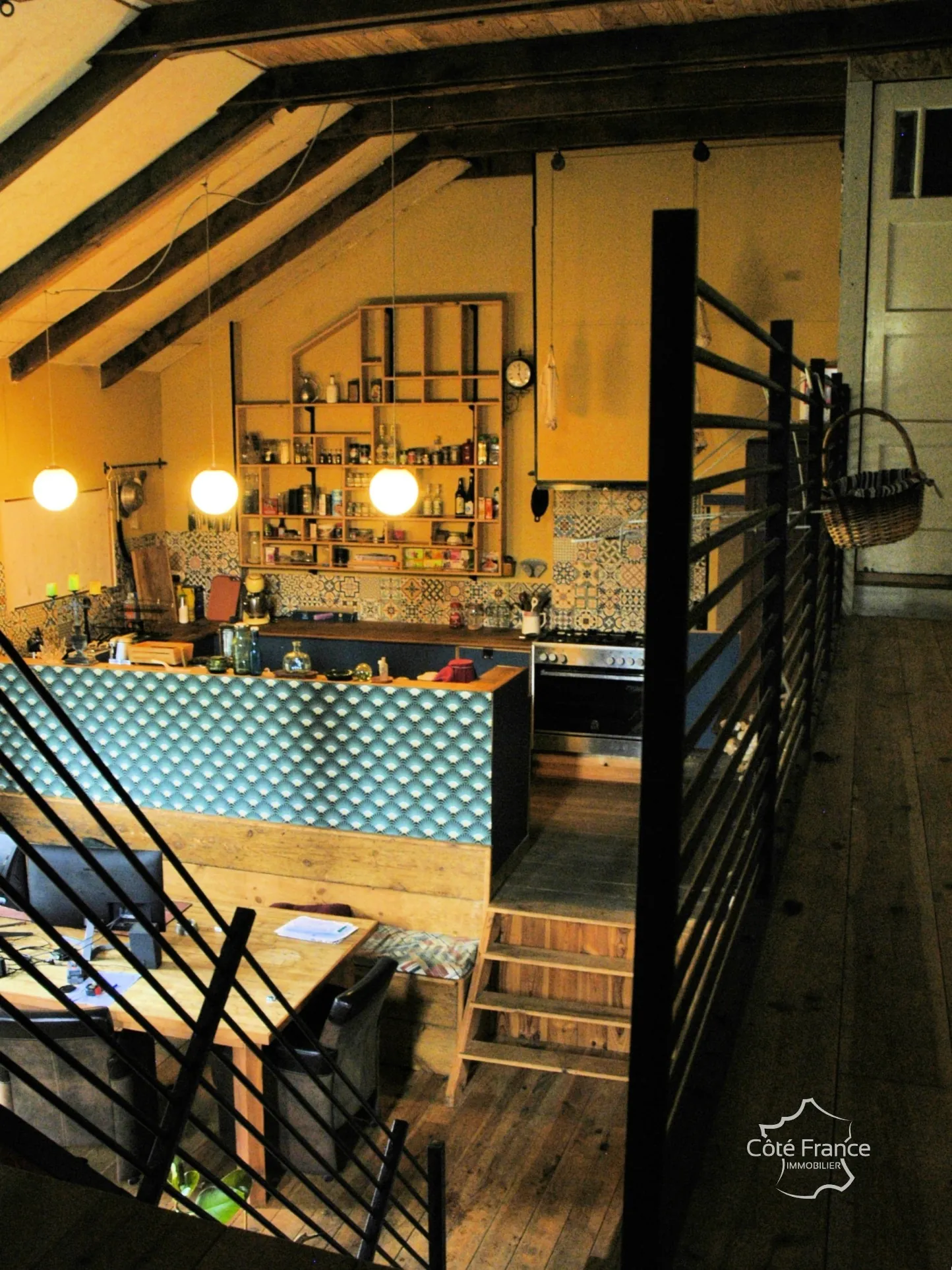 Charmante maison en pierre avec terrain de 4,75 hectares à Pleaux 