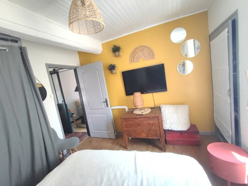 Maison de Bourg Rénovée à Vichy, 4 Chambres, Cour et Dépendance 