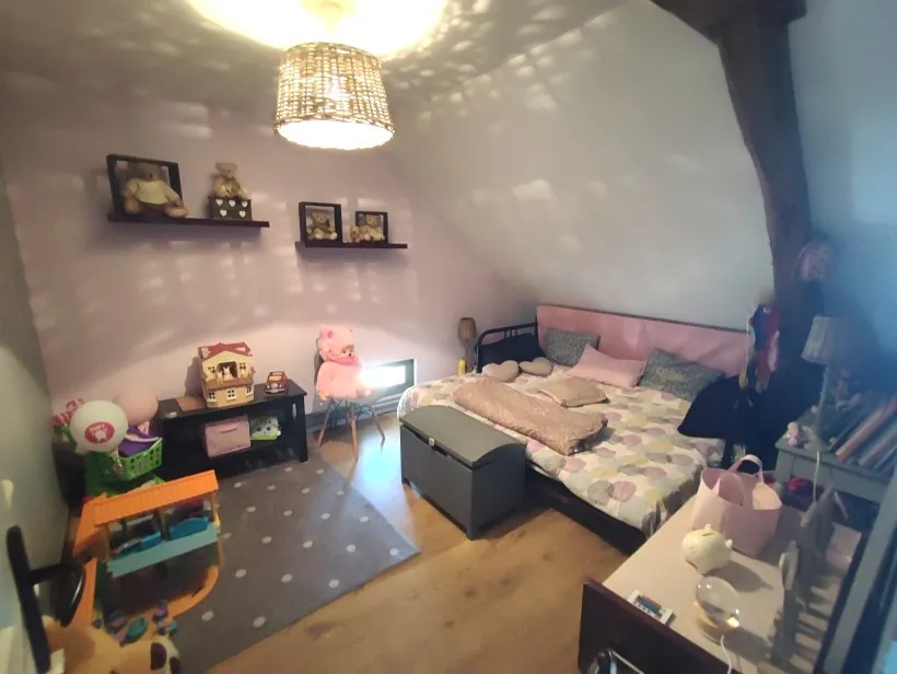 Maison de Bourg Rénovée à Vichy, 4 Chambres, Cour et Dépendance 