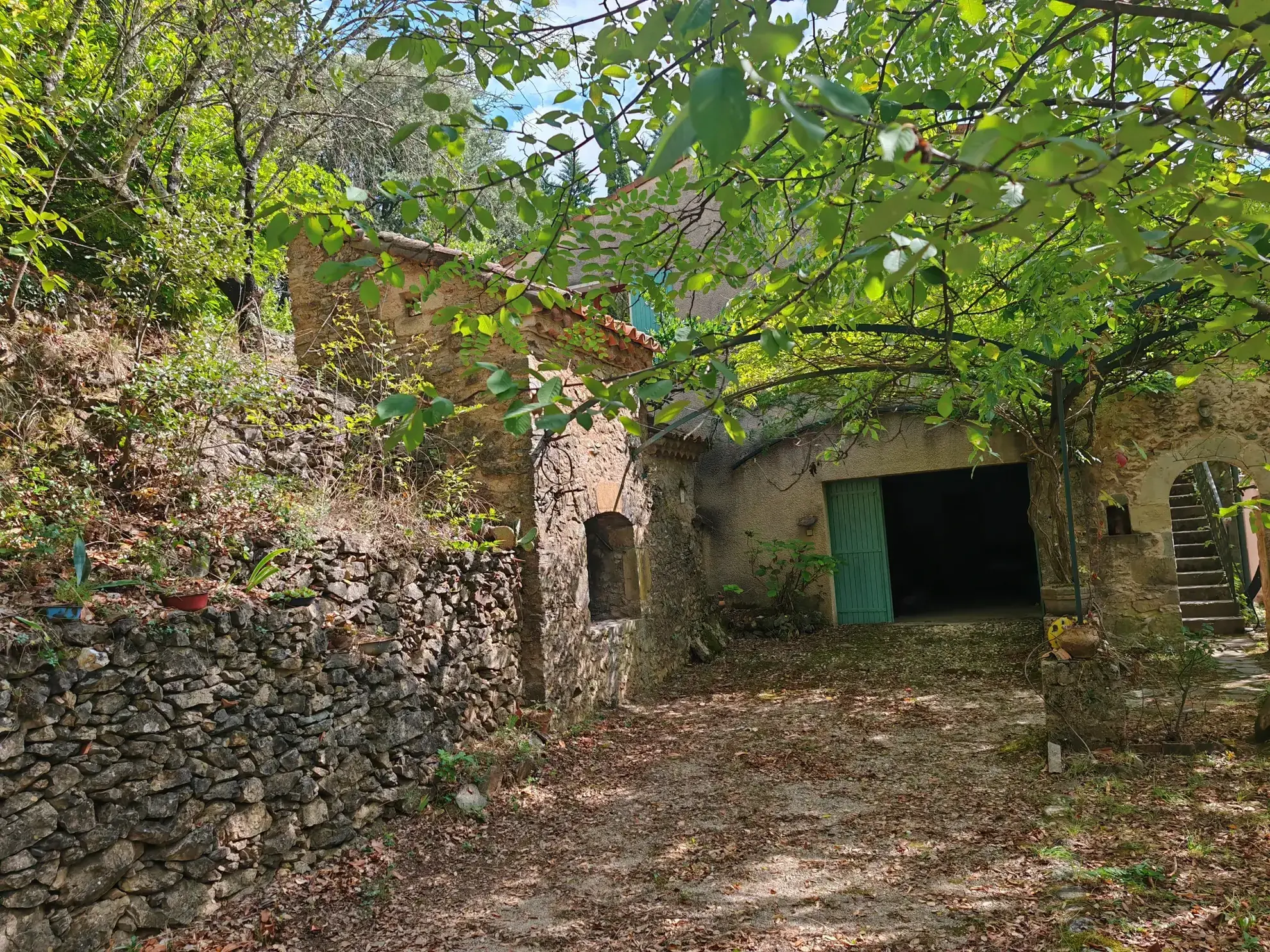 Villa F6 avec studio sur terrain arboré au Vigan – Vue panoramique et calme 