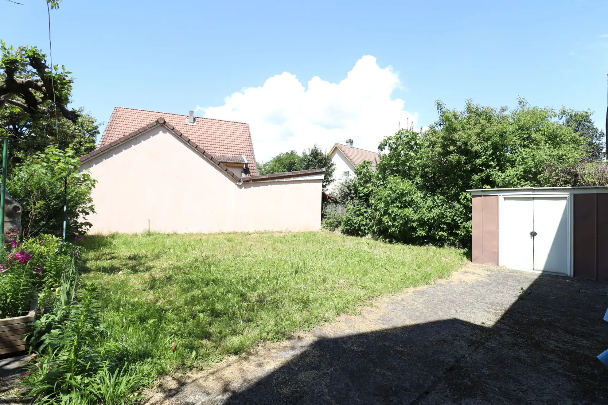 Maison mitoyenne avec jardin à Grenoble – 3 chambres, secteur dynamique 