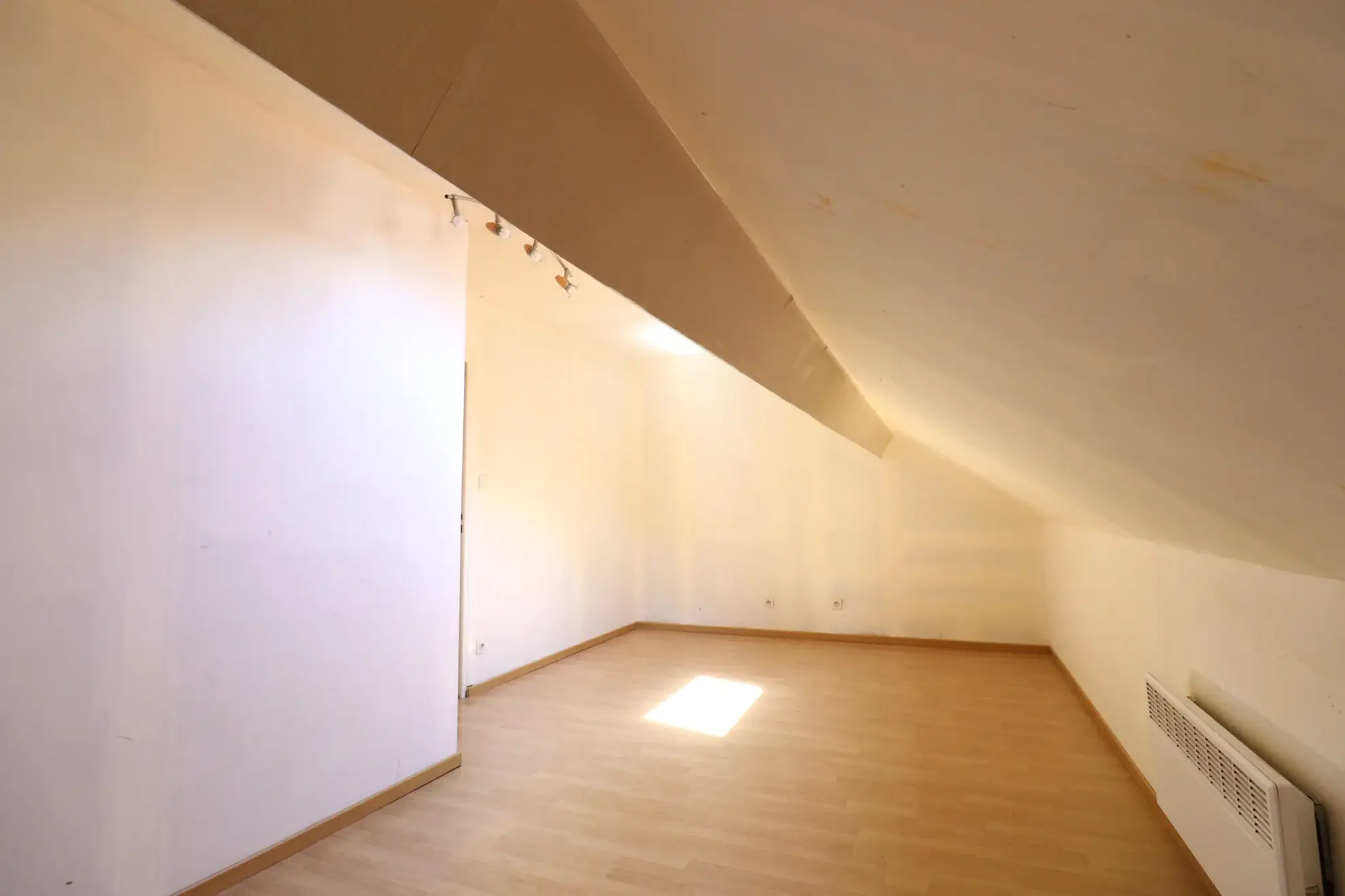 Maison mitoyenne avec jardin à Grenoble – 3 chambres, secteur dynamique 