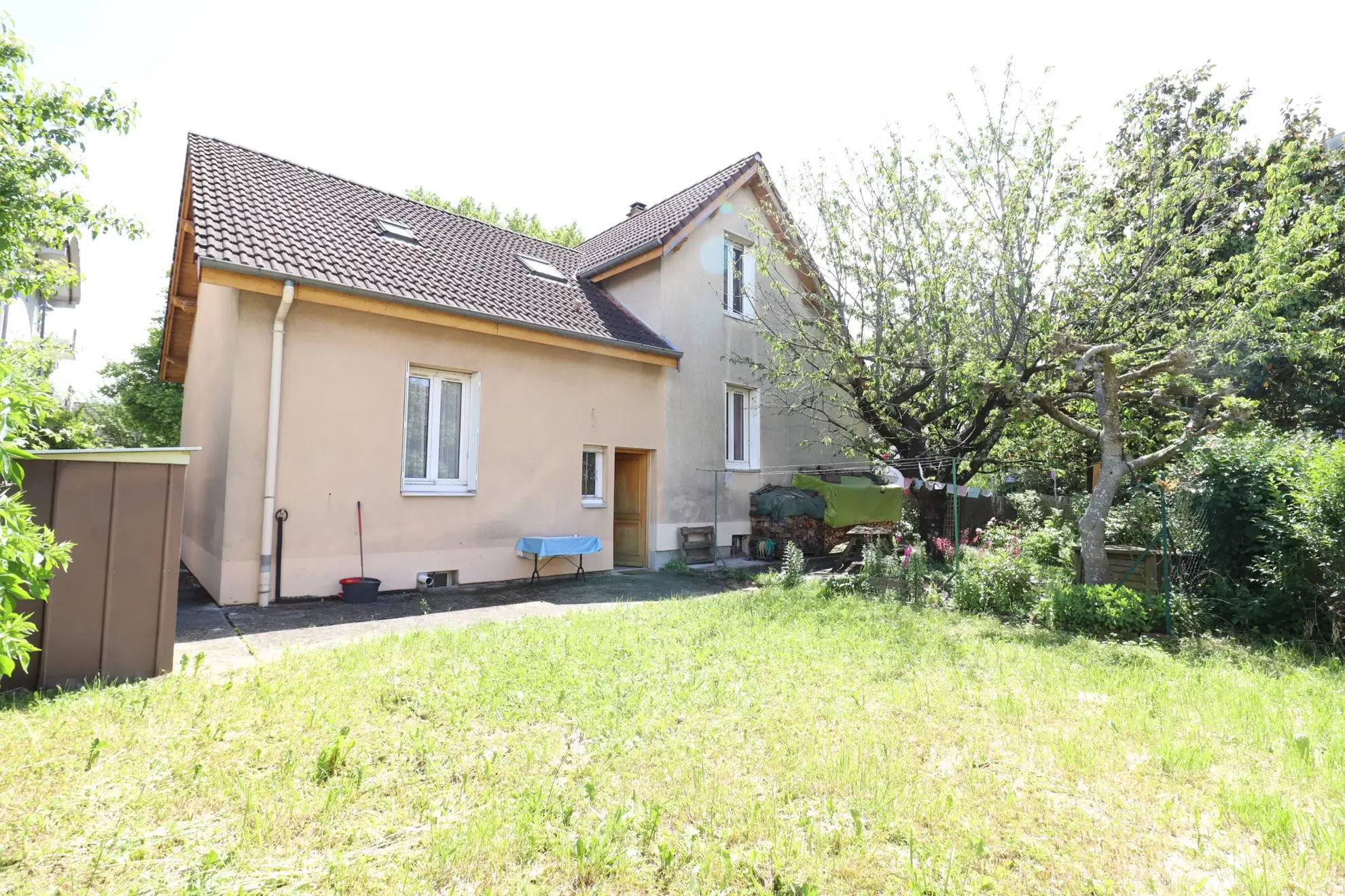 Maison mitoyenne avec jardin à Grenoble – 3 chambres, secteur dynamique 