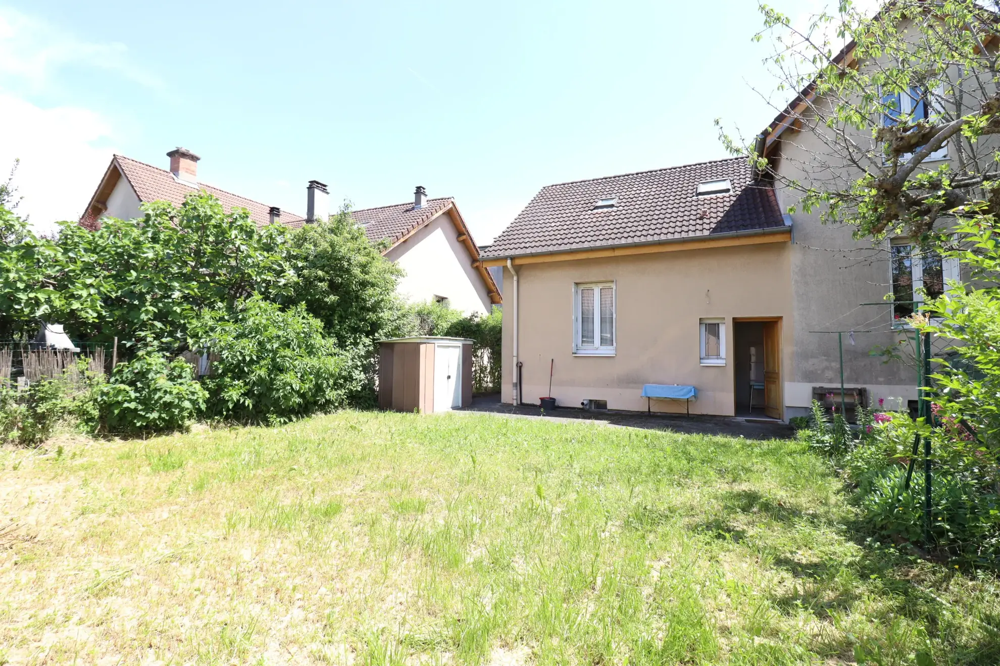 Maison mitoyenne avec jardin à Grenoble – 3 chambres, secteur dynamique 