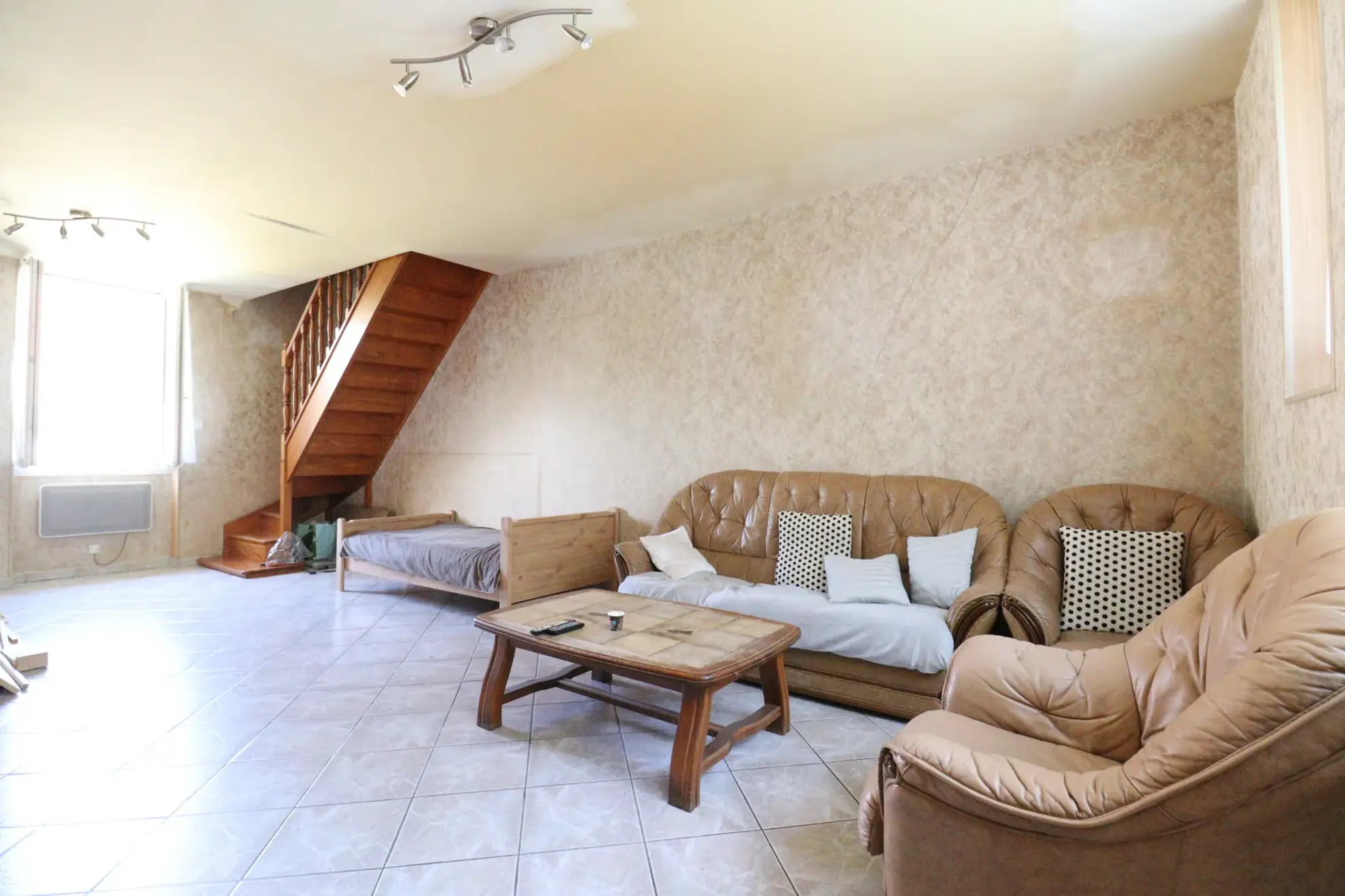 Maison mitoyenne avec jardin à Grenoble – 3 chambres, secteur dynamique 