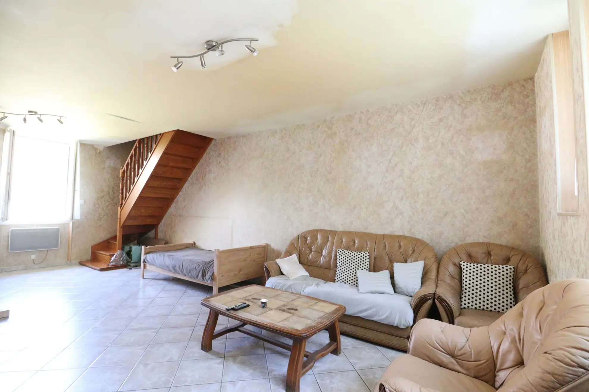 Maison mitoyenne avec jardin à Grenoble – 3 chambres, secteur dynamique 