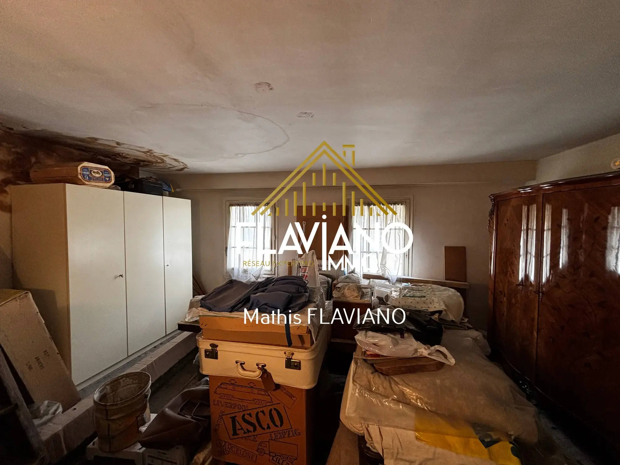 Maison de ville à rénover en centre-ville de Barcelonnette avec cour privée 