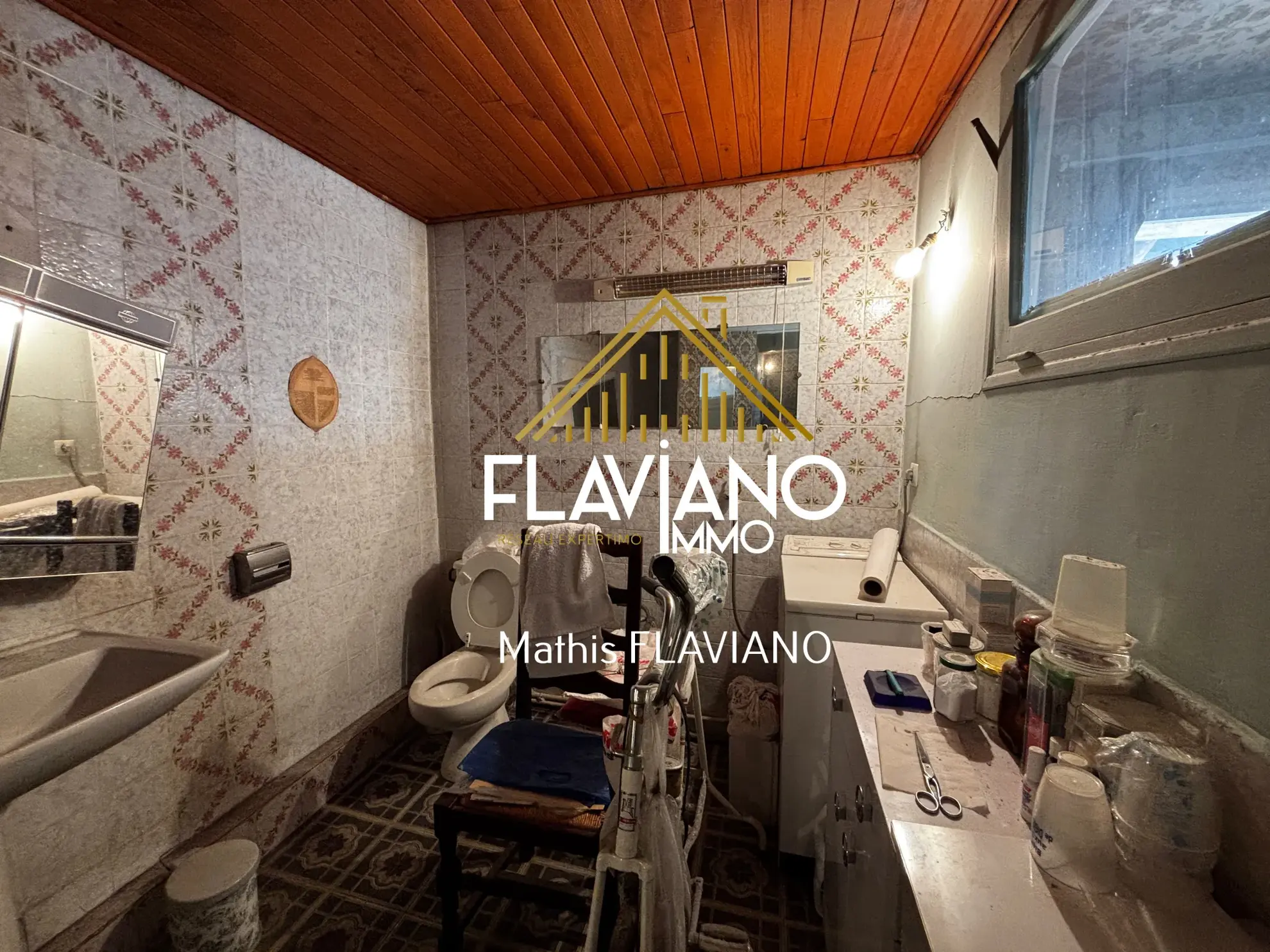 Maison de ville à rénover en centre-ville de Barcelonnette avec cour privée 