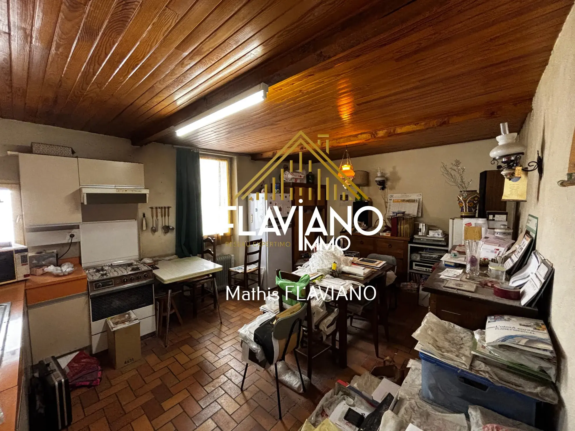 Maison de ville à rénover en centre-ville de Barcelonnette avec cour privée 