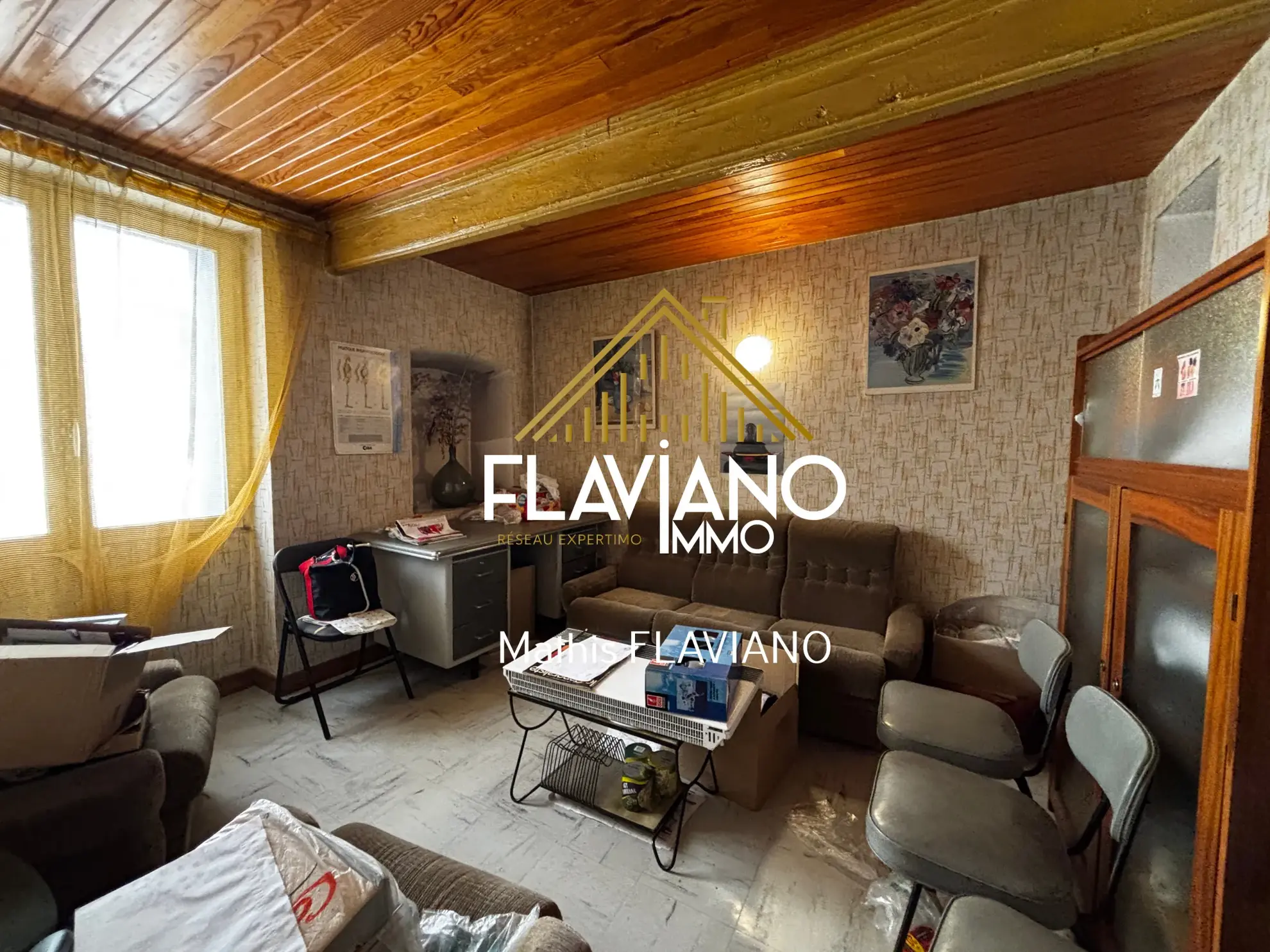 Maison de ville à rénover en centre-ville de Barcelonnette avec cour privée 