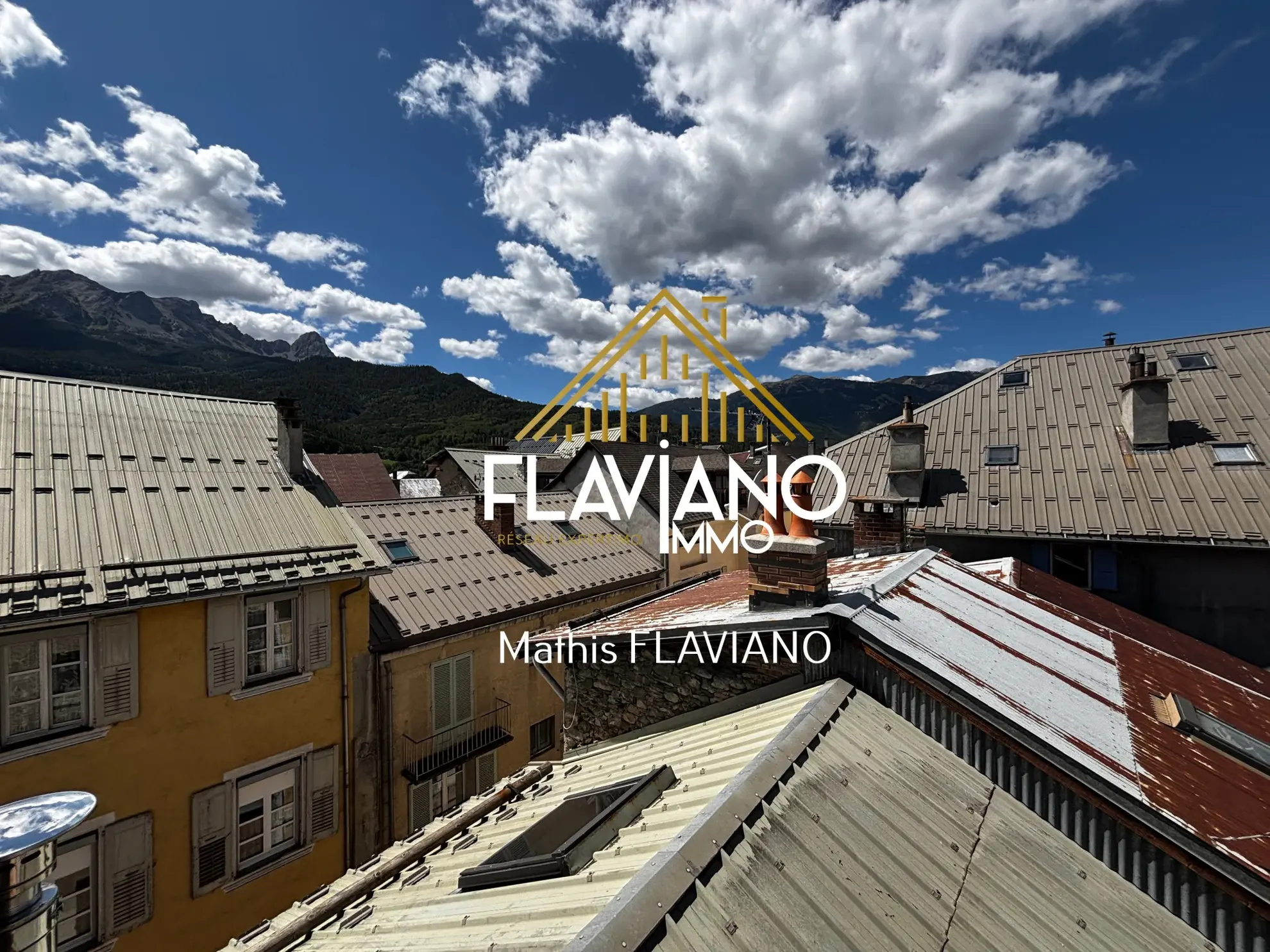 Maison de ville à rénover en centre-ville de Barcelonnette avec cour privée