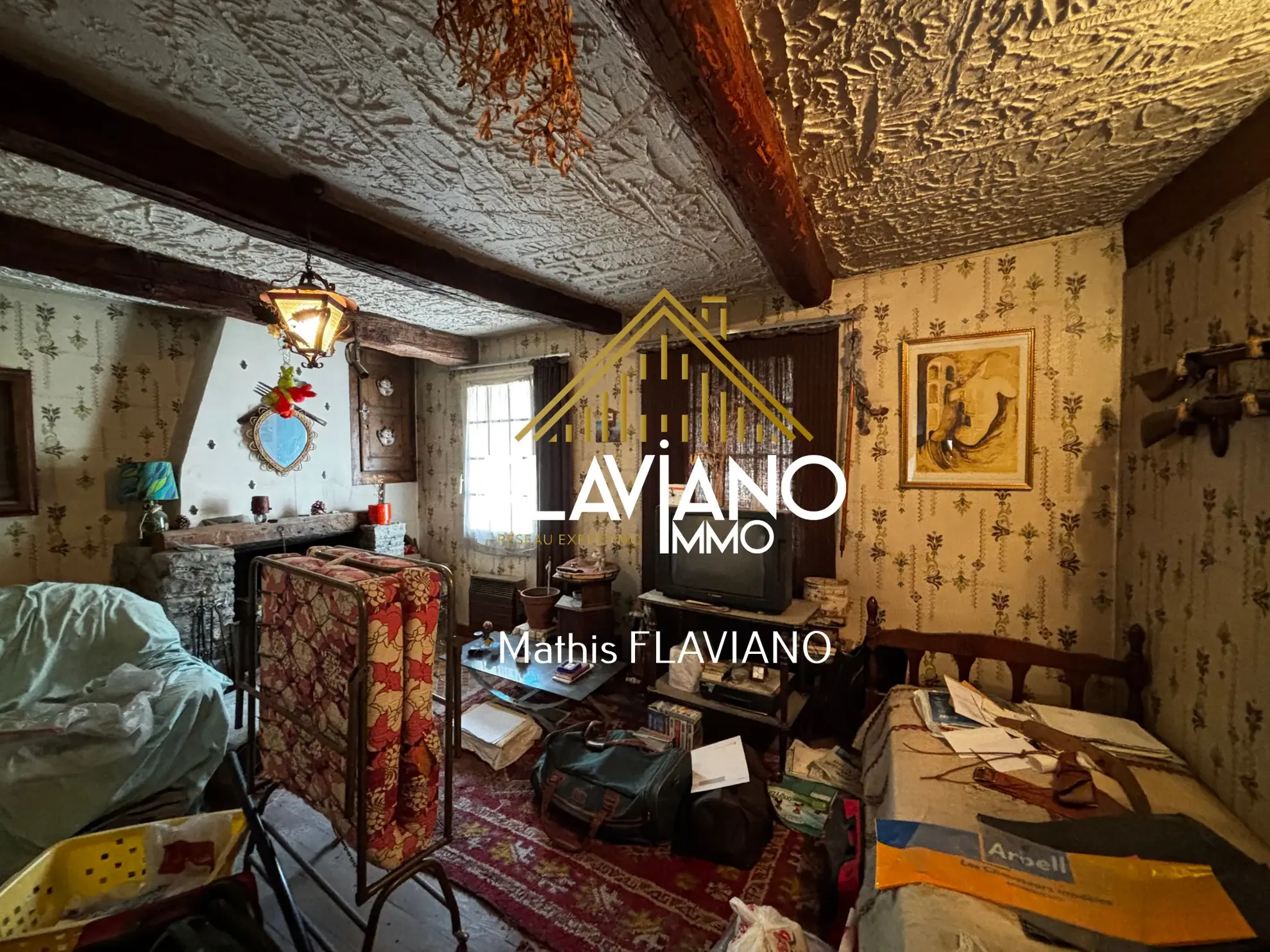 Maison de ville à rénover en centre-ville de Barcelonnette avec cour privée 