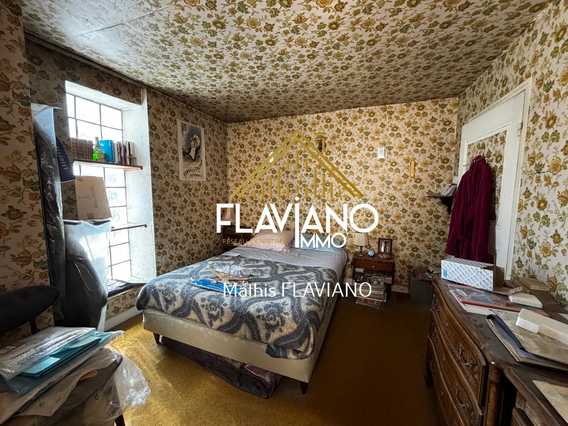 Maison de ville à rénover en centre-ville de Barcelonnette avec cour privée 