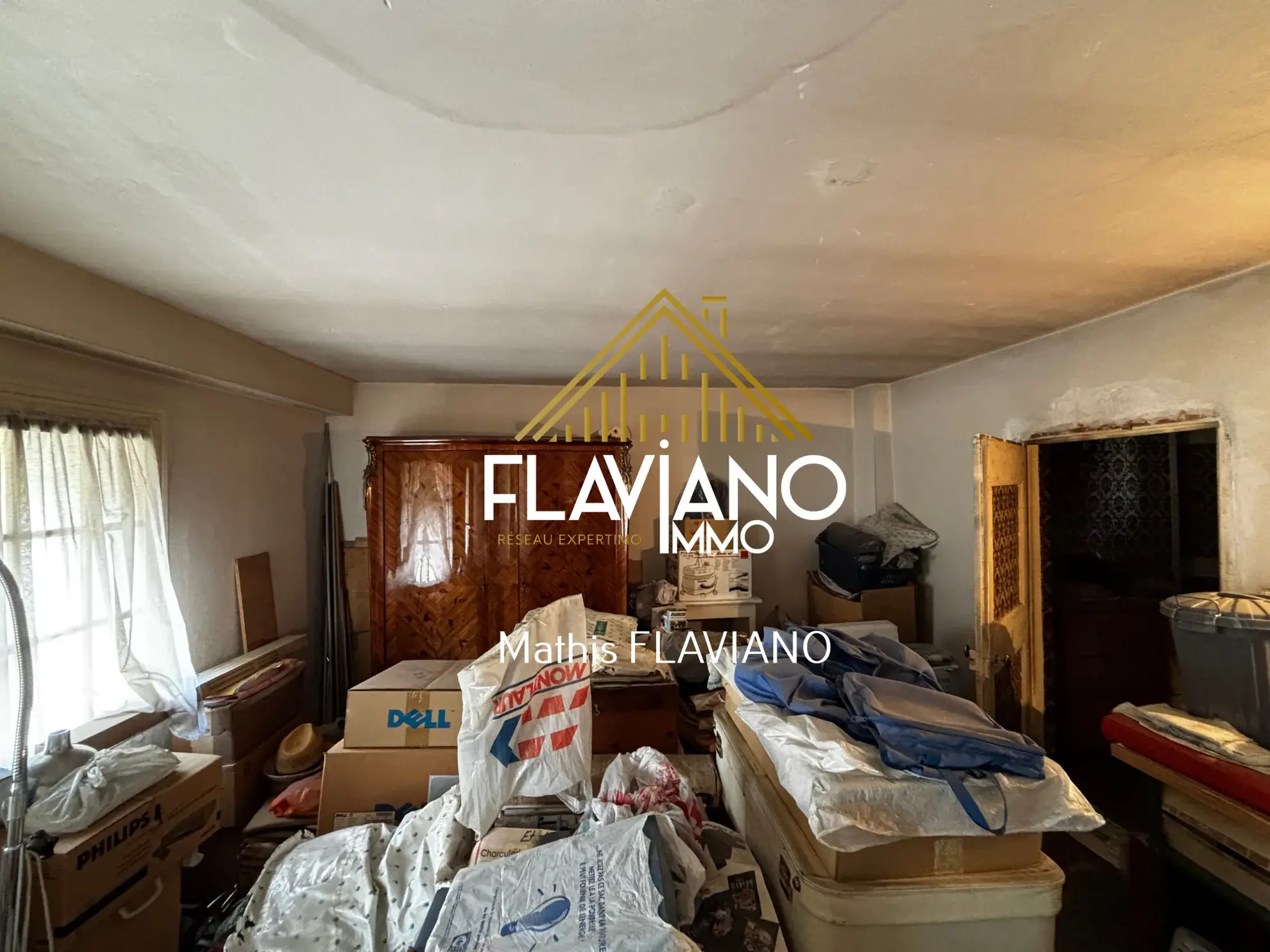 Maison de ville à rénover en centre-ville de Barcelonnette avec cour privée 