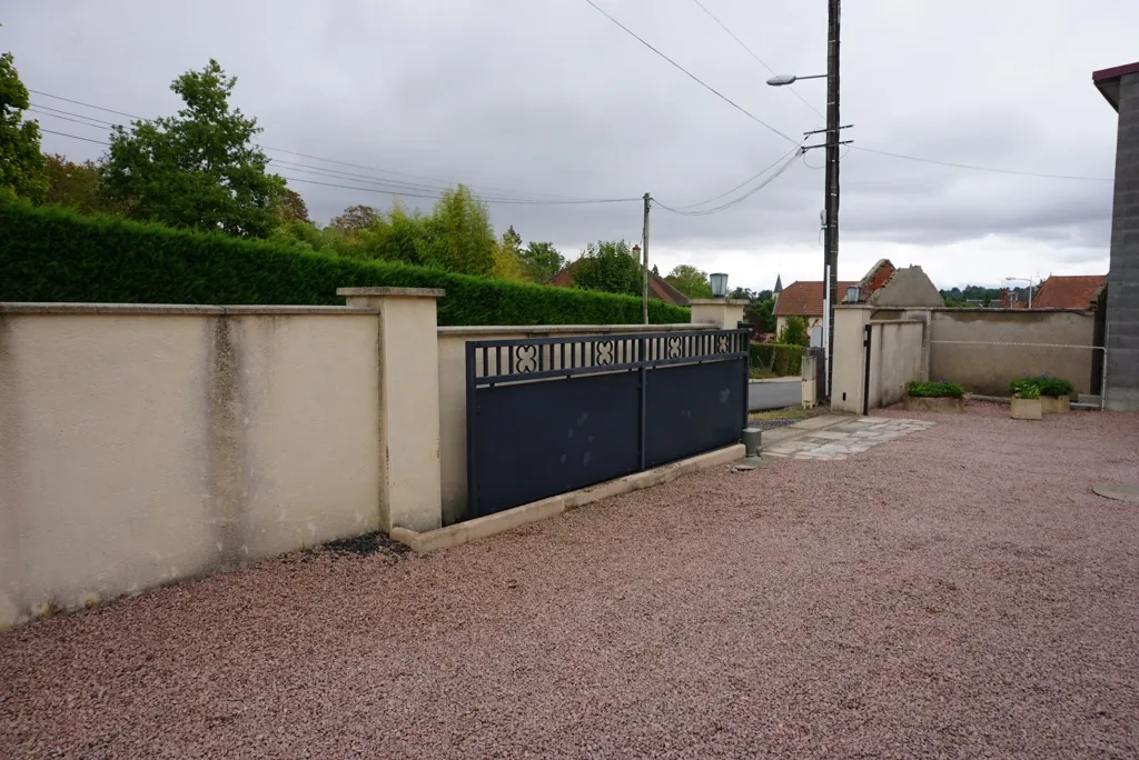 Belle maison de 5 pièces avec terrasse et jardin au Donjon 