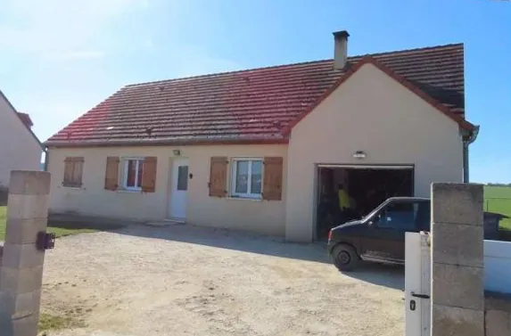Maison T4 à Nuits en vente aux enchères, jardin et garage, prix départ 38 800 euros