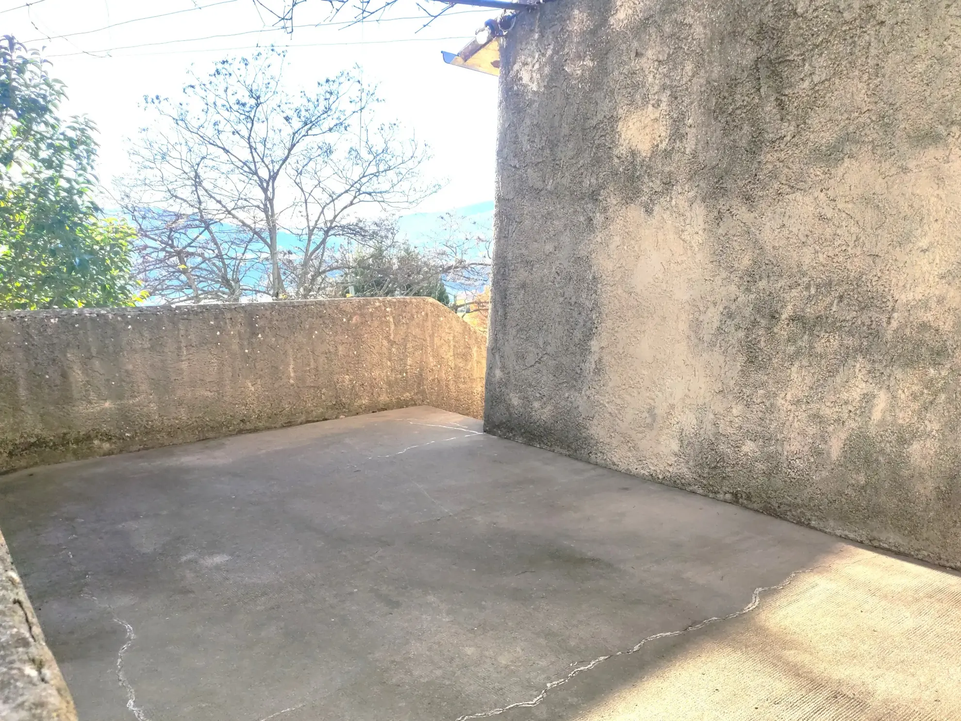 Corps de ferme en Provence à rénover avec vue panoramique à Volonne 