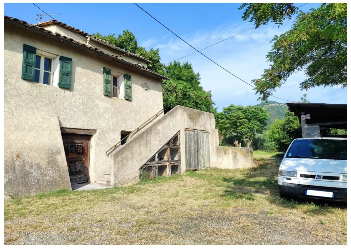 Corps de ferme en Provence à rénover avec vue panoramique à Volonne