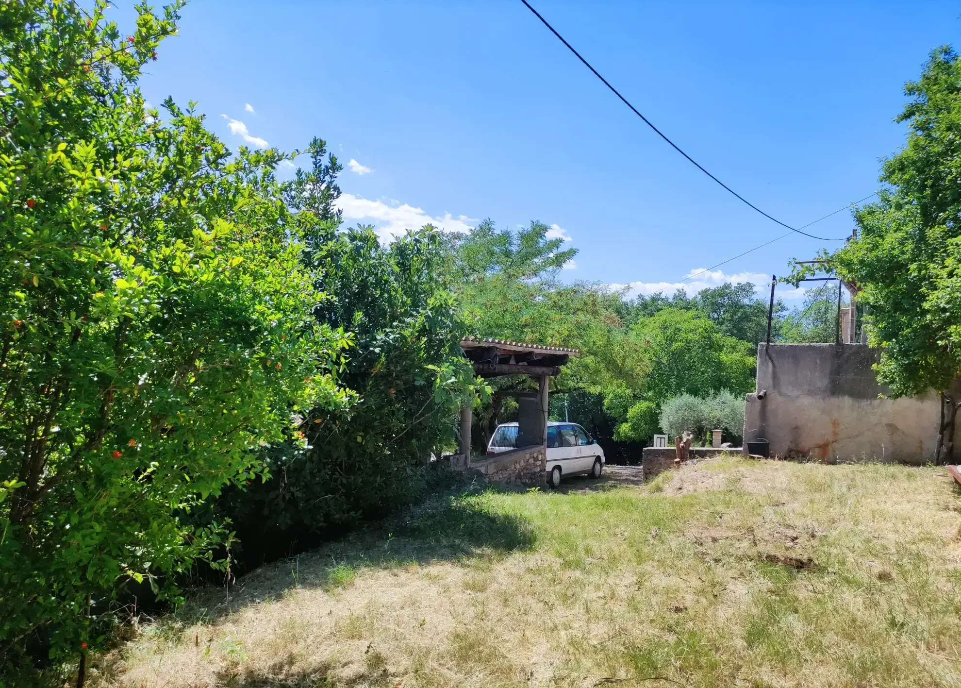Corps de ferme en Provence à rénover avec vue panoramique à Volonne 
