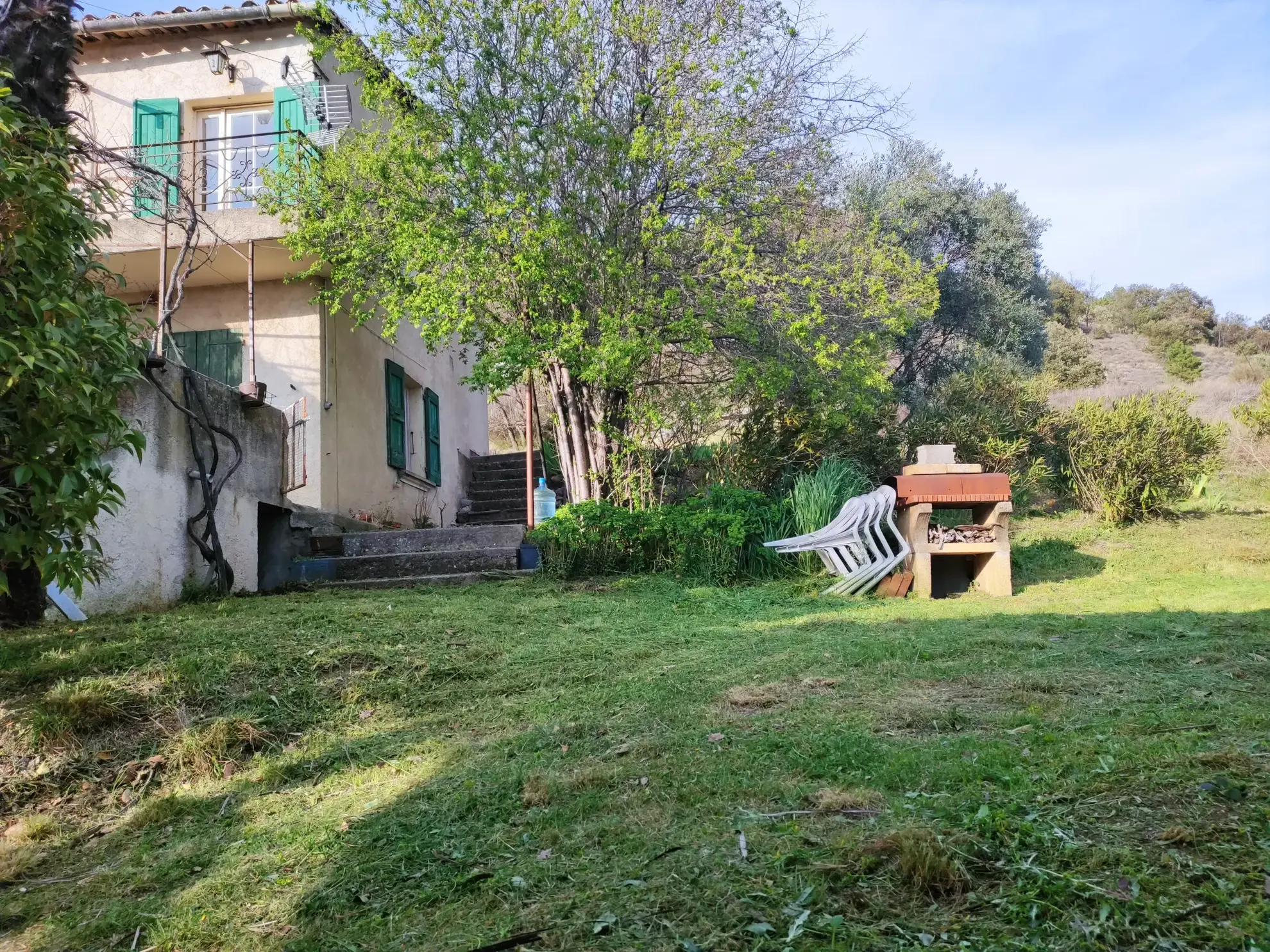 Corps de ferme en Provence à rénover avec vue panoramique à Volonne 