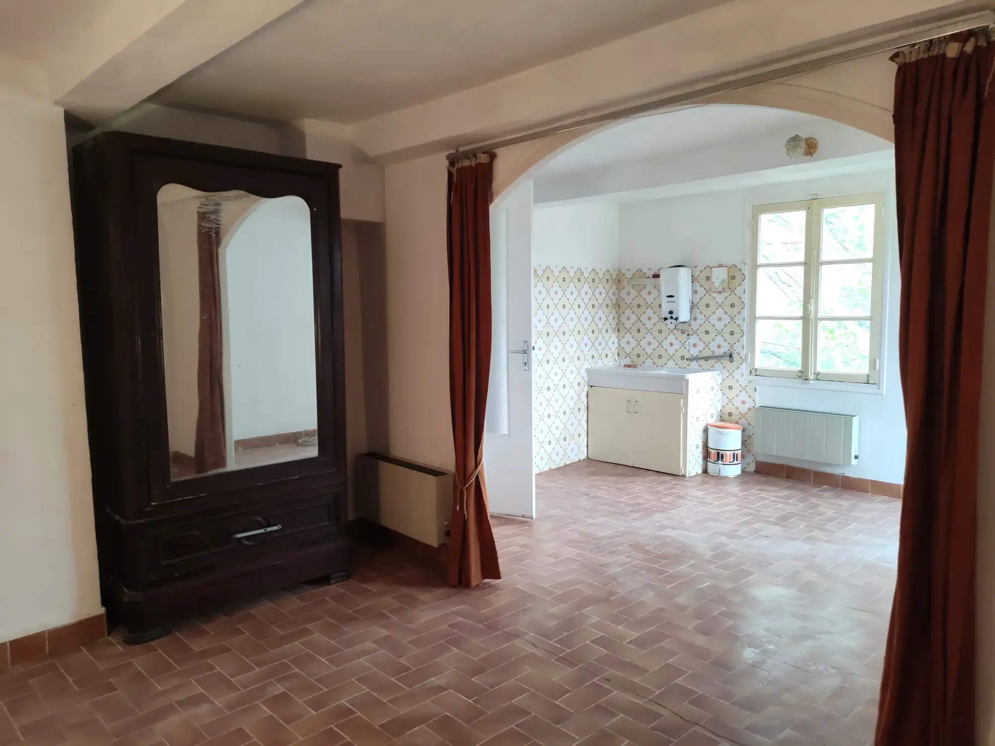 Corps de ferme en Provence à rénover avec vue panoramique à Volonne 