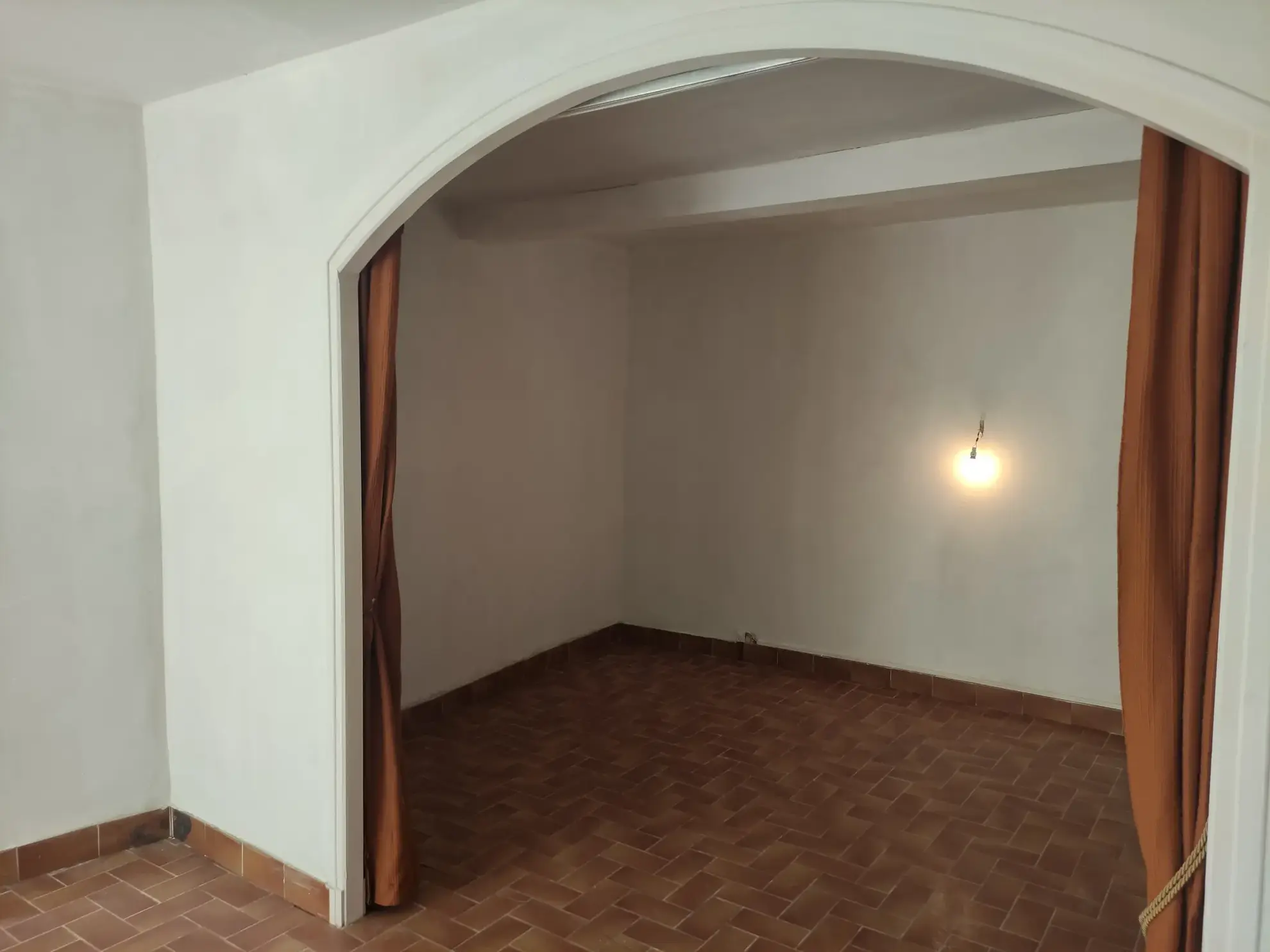 Corps de ferme en Provence à rénover avec vue panoramique à Volonne 