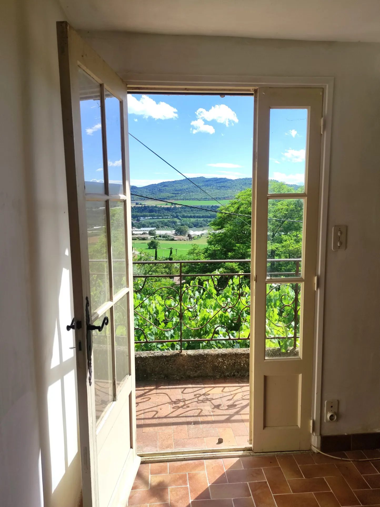 Corps de ferme en Provence à rénover avec vue panoramique à Volonne 
