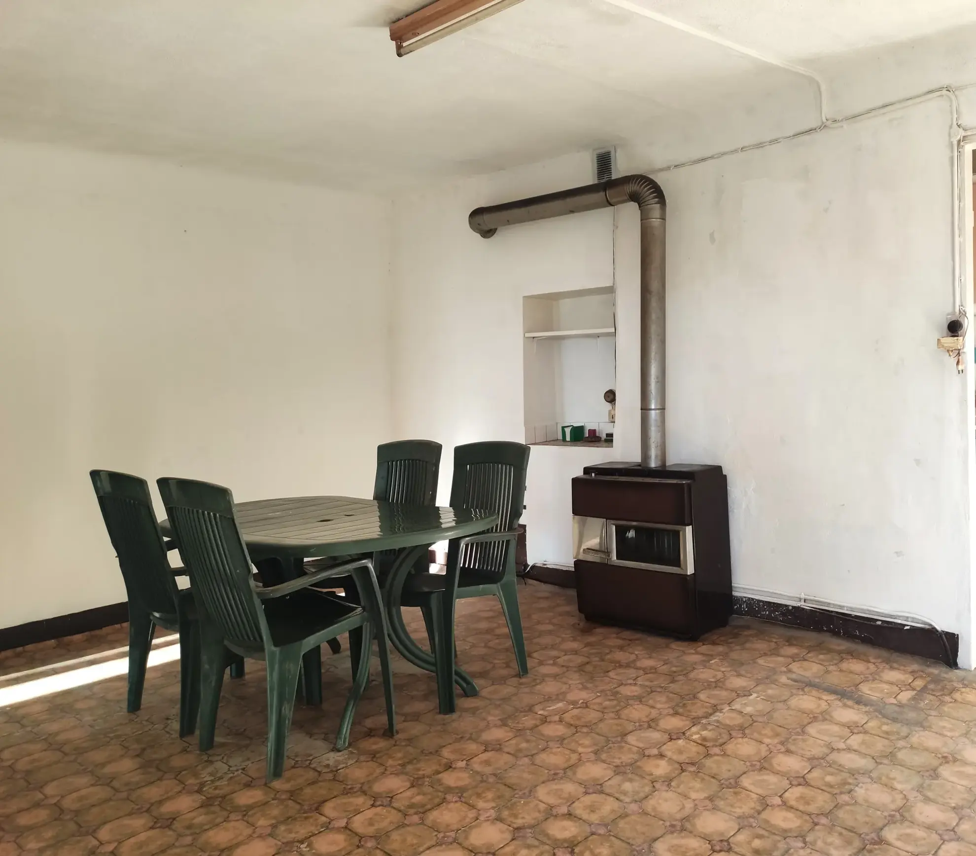 Corps de ferme en Provence à rénover avec vue panoramique à Volonne 