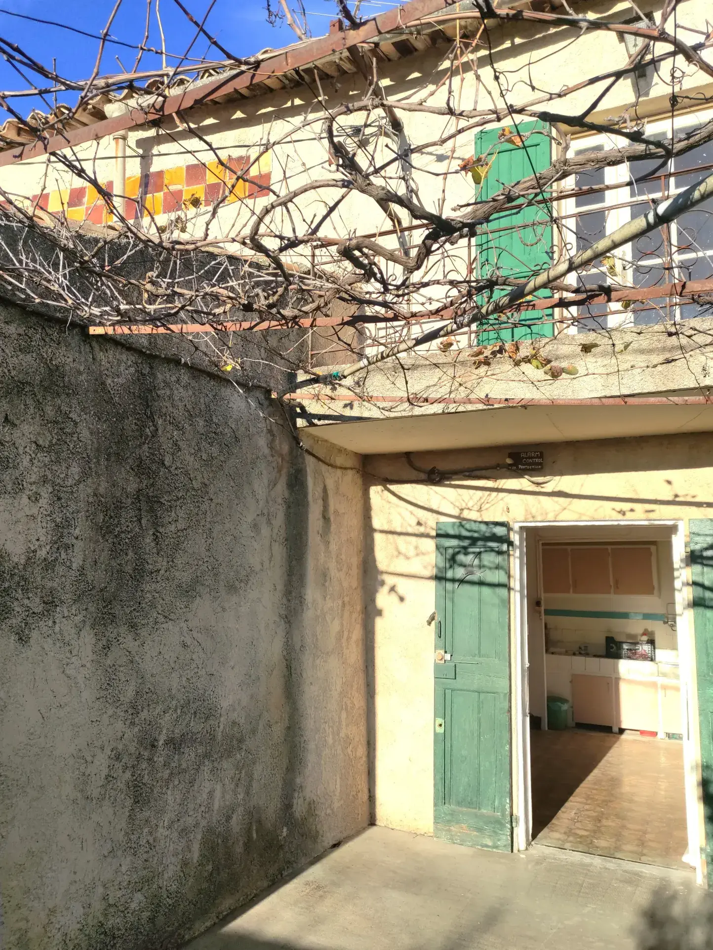 Corps de ferme en Provence à rénover avec vue panoramique à Volonne 