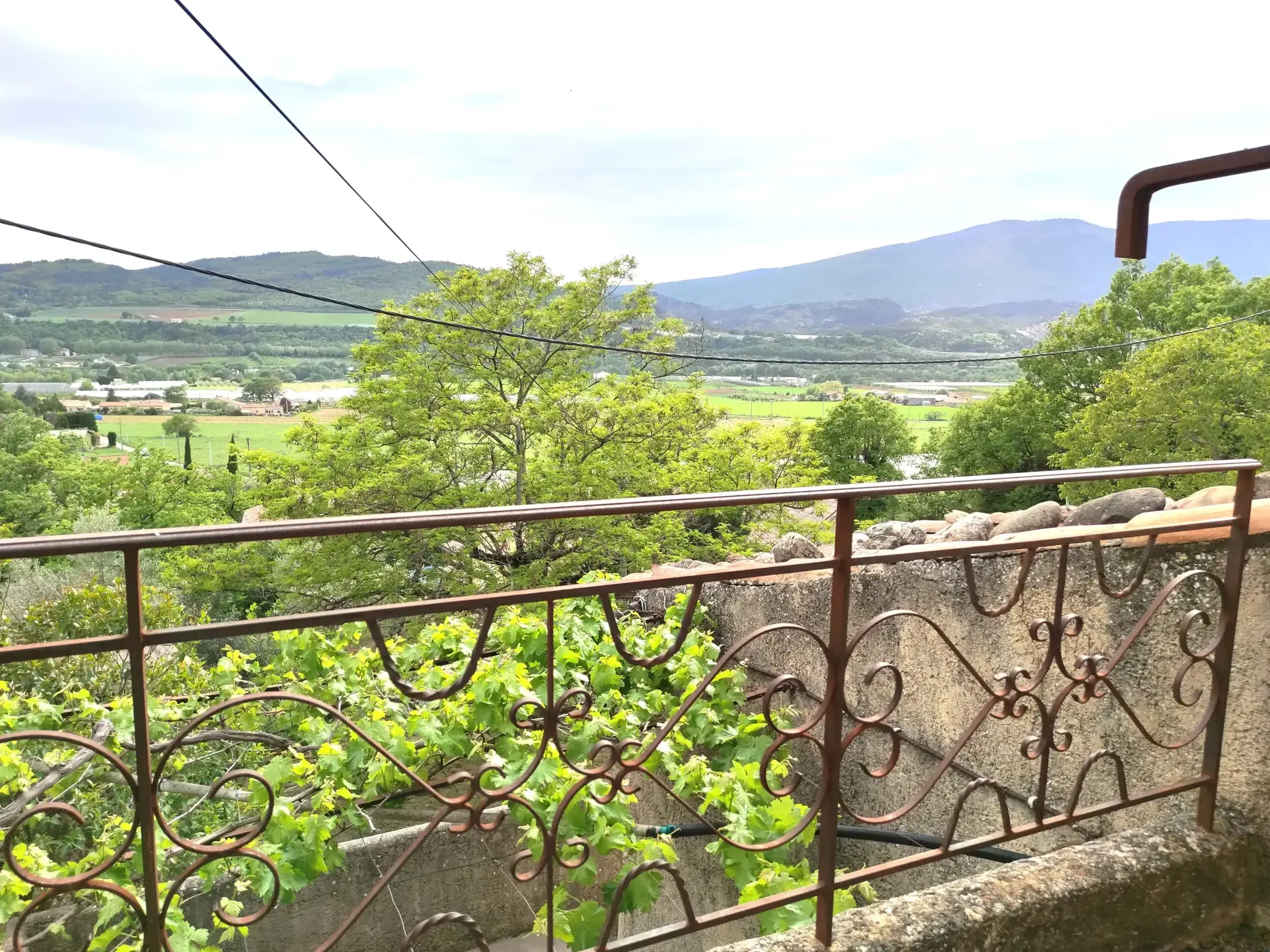 Corps de ferme en Provence à rénover avec vue panoramique à Volonne 