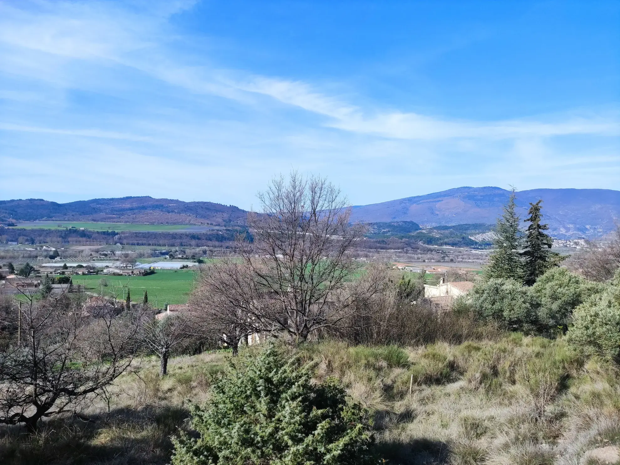 Corps de ferme en Provence à rénover avec vue panoramique à Volonne 