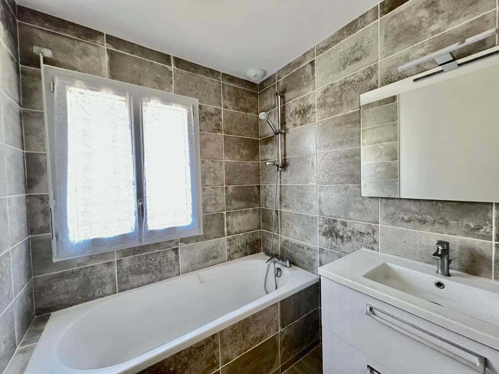 Maison moderne à La Chaume, à 2 pas de la côte sauvage, idéale pour résidence ou investissement 