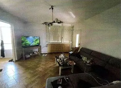 Appartement T4 en vente aux enchères à Vénissieux - 75m² à prix réduit 