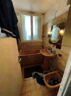 Appartement T4 en vente aux enchères à Vénissieux - 75m² à prix réduit 