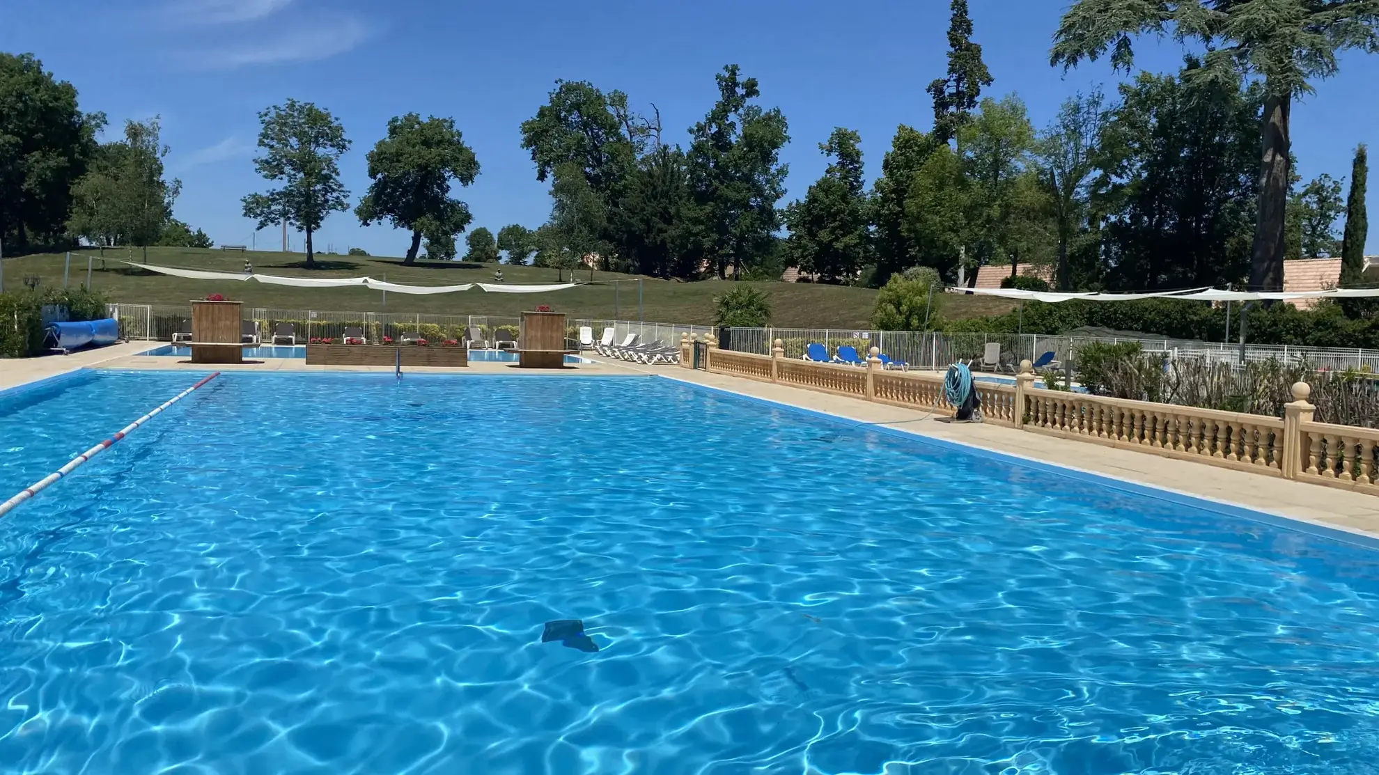 Villa T4 avec grande piscine et équipements de loisirs à Lombez 