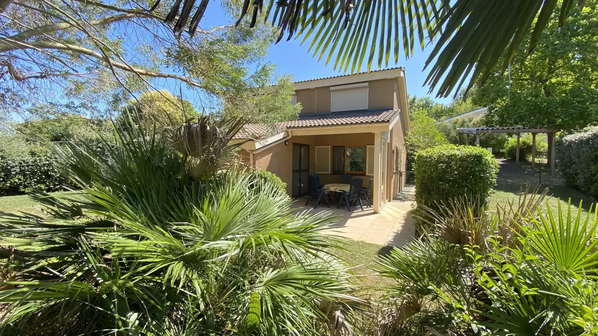 Villa T4 avec grande piscine et équipements de loisirs à Lombez