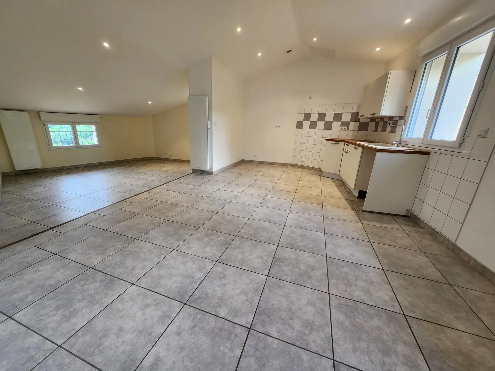 Charmante maison de village à Châteauredon avec deux appartements et potentiel d’investissement 