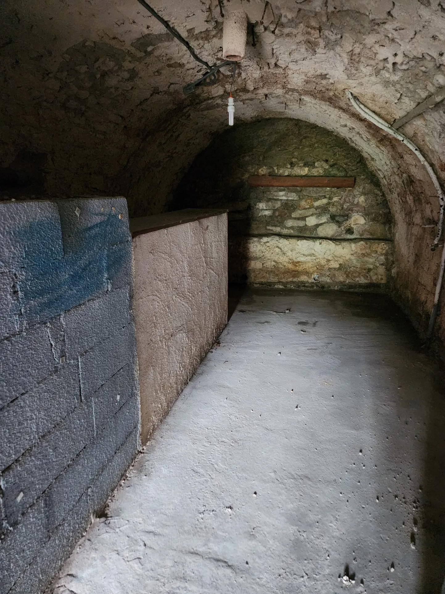 Charmante maison de village à Châteauredon avec deux appartements et potentiel d’investissement 