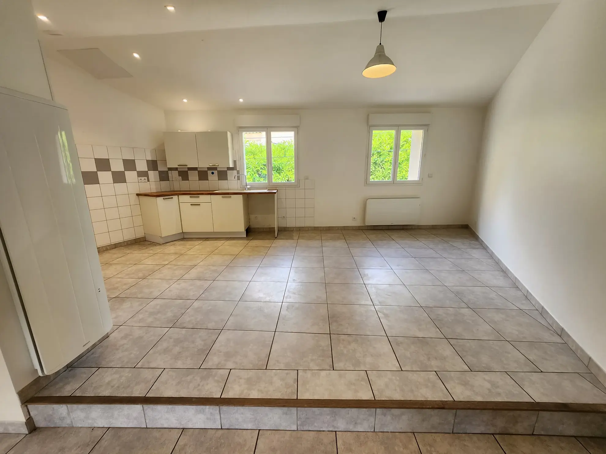 Charmante maison de village à Châteauredon avec deux appartements et potentiel d’investissement 