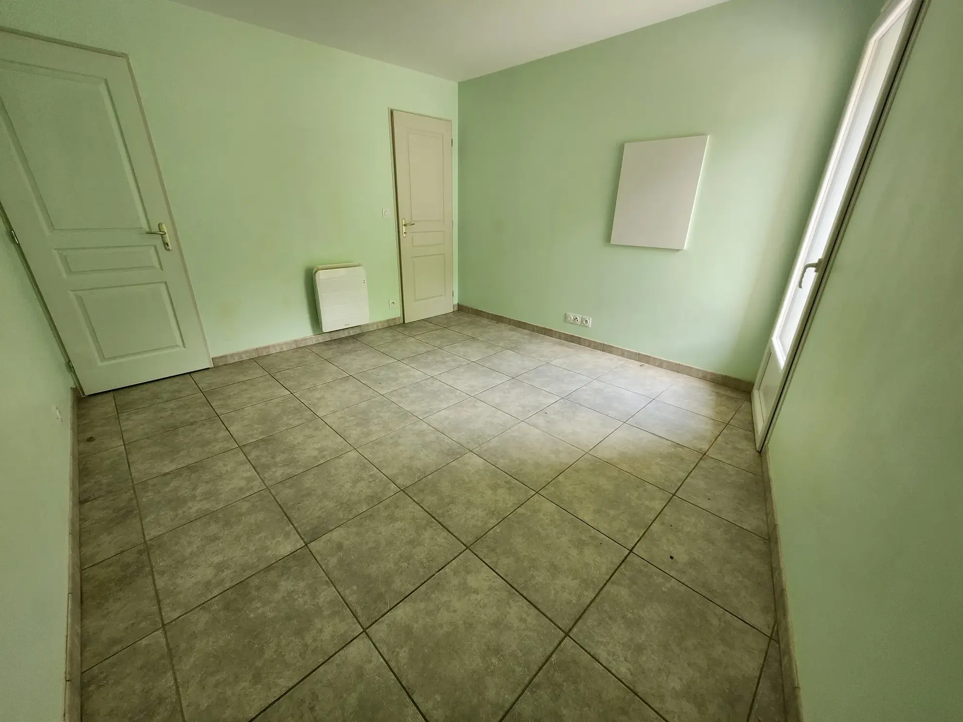 Charmante maison de village à Châteauredon avec deux appartements et potentiel d’investissement 