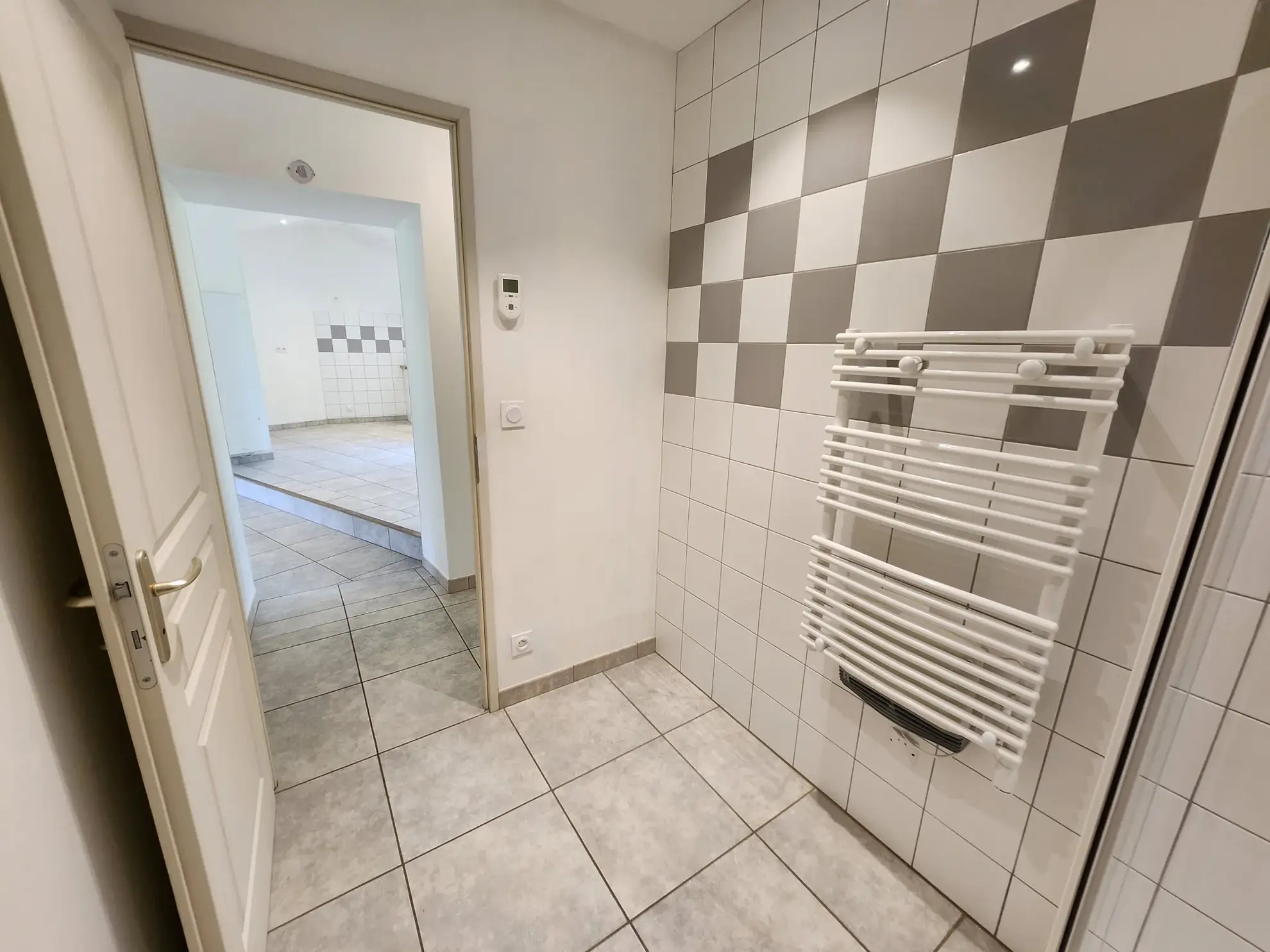 Charmante maison de village à Châteauredon avec deux appartements et potentiel d’investissement 