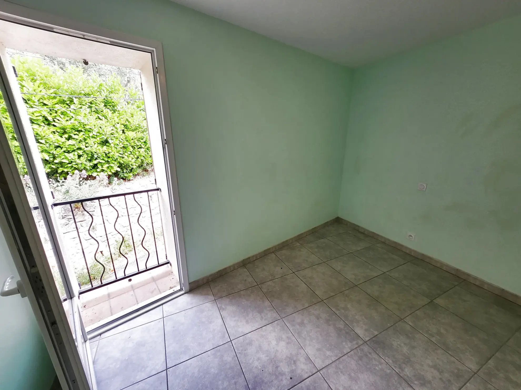 Charmante maison de village à Châteauredon avec deux appartements et potentiel d’investissement 