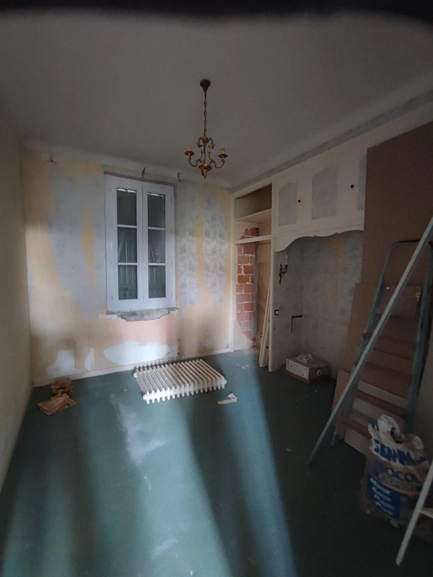 Maison traditionnelle à Juillac 78 m² avec terrain de 950 m² à rénover 