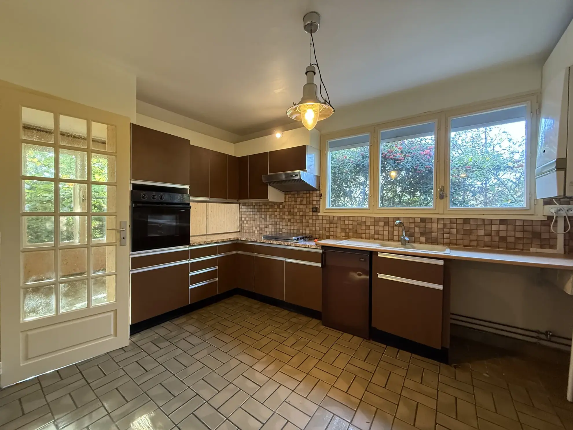 Maison à vendre à Libourne avec 5 chambres, jardin et potentiel locatif élevé 