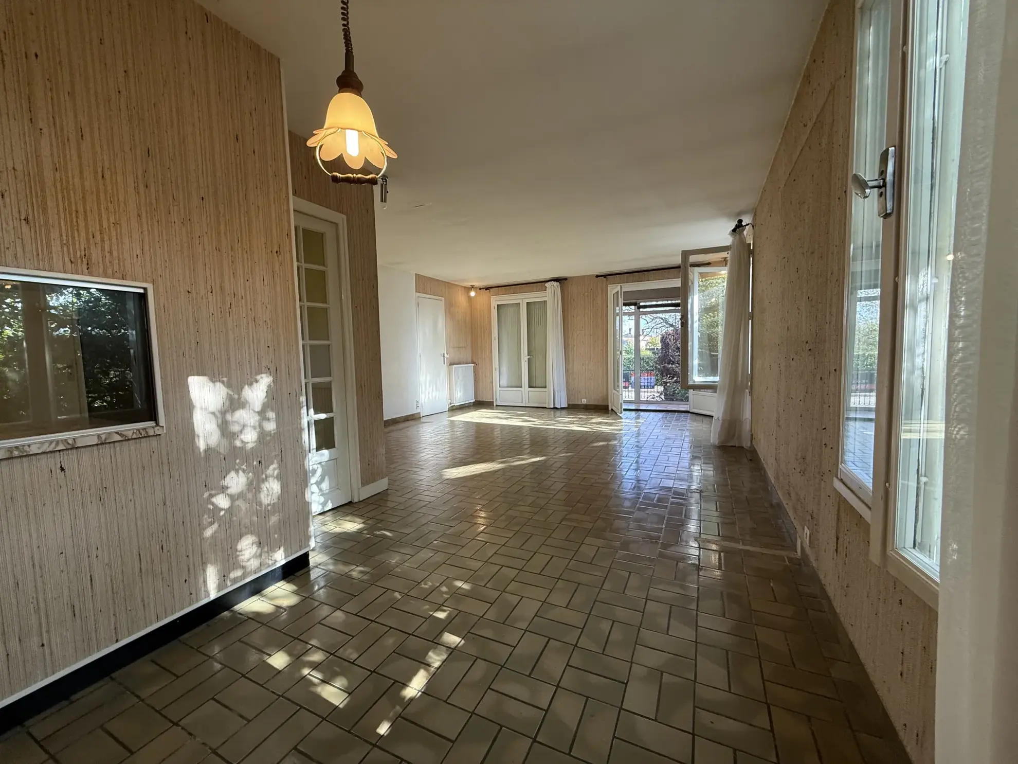 Maison à vendre à Libourne avec 5 chambres, jardin et potentiel locatif élevé 