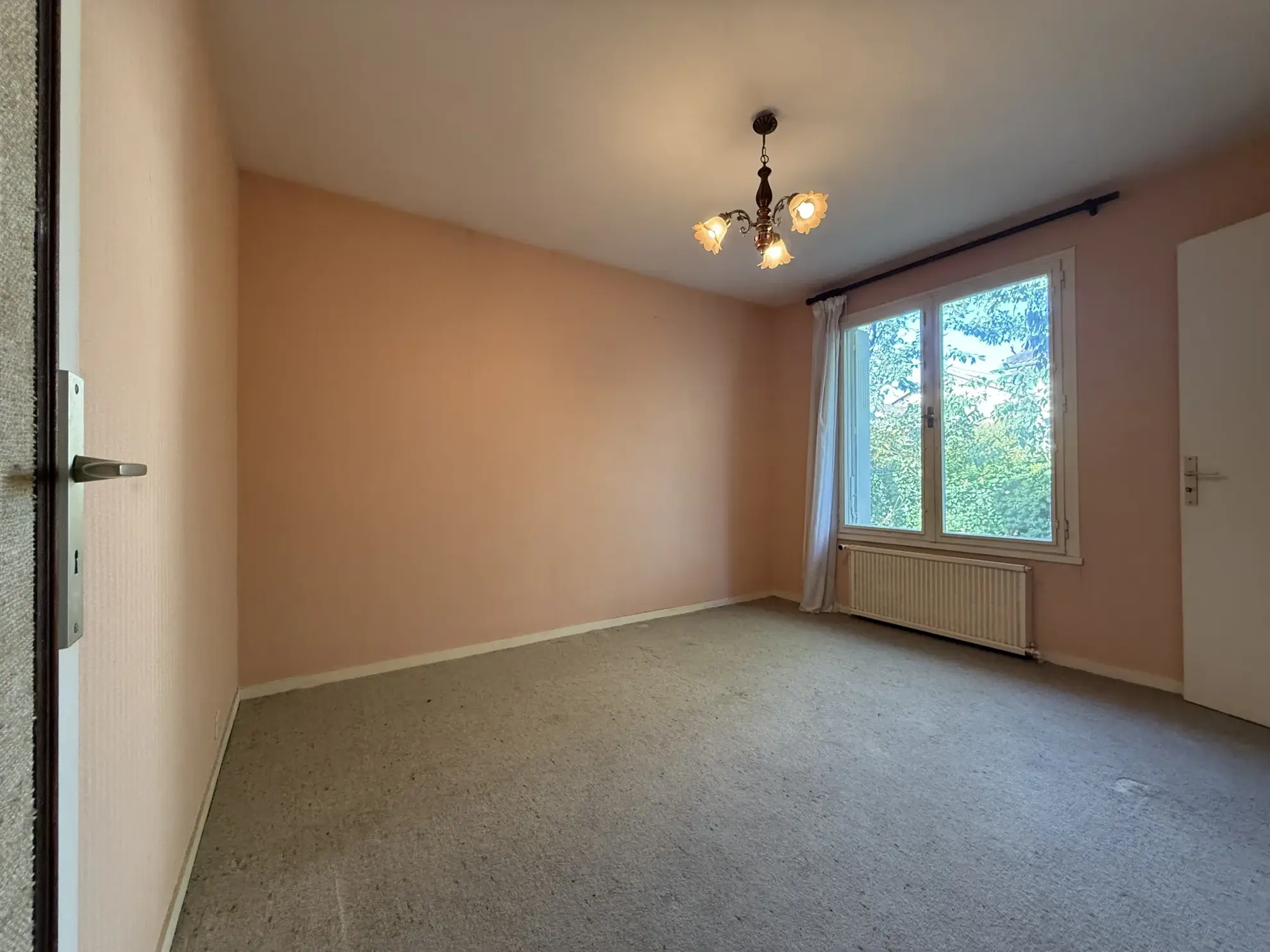 Maison à vendre à Libourne avec 5 chambres, jardin et potentiel locatif élevé 