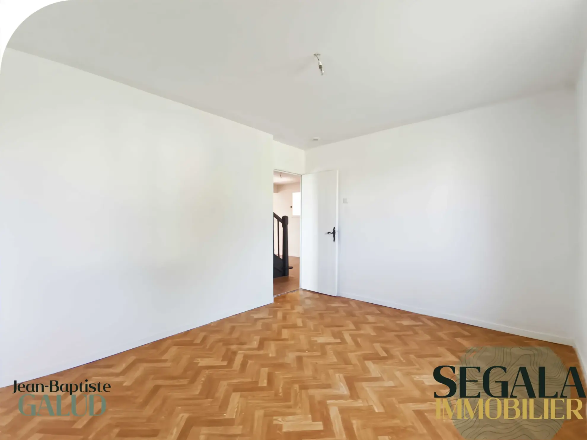 Maison de plain-pied à Mirandol avec grand terrain et panneaux solaires 