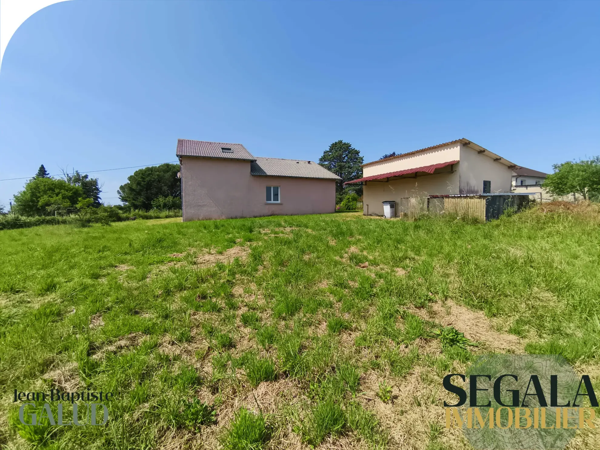 Maison de plain-pied à Mirandol avec grand terrain et panneaux solaires 