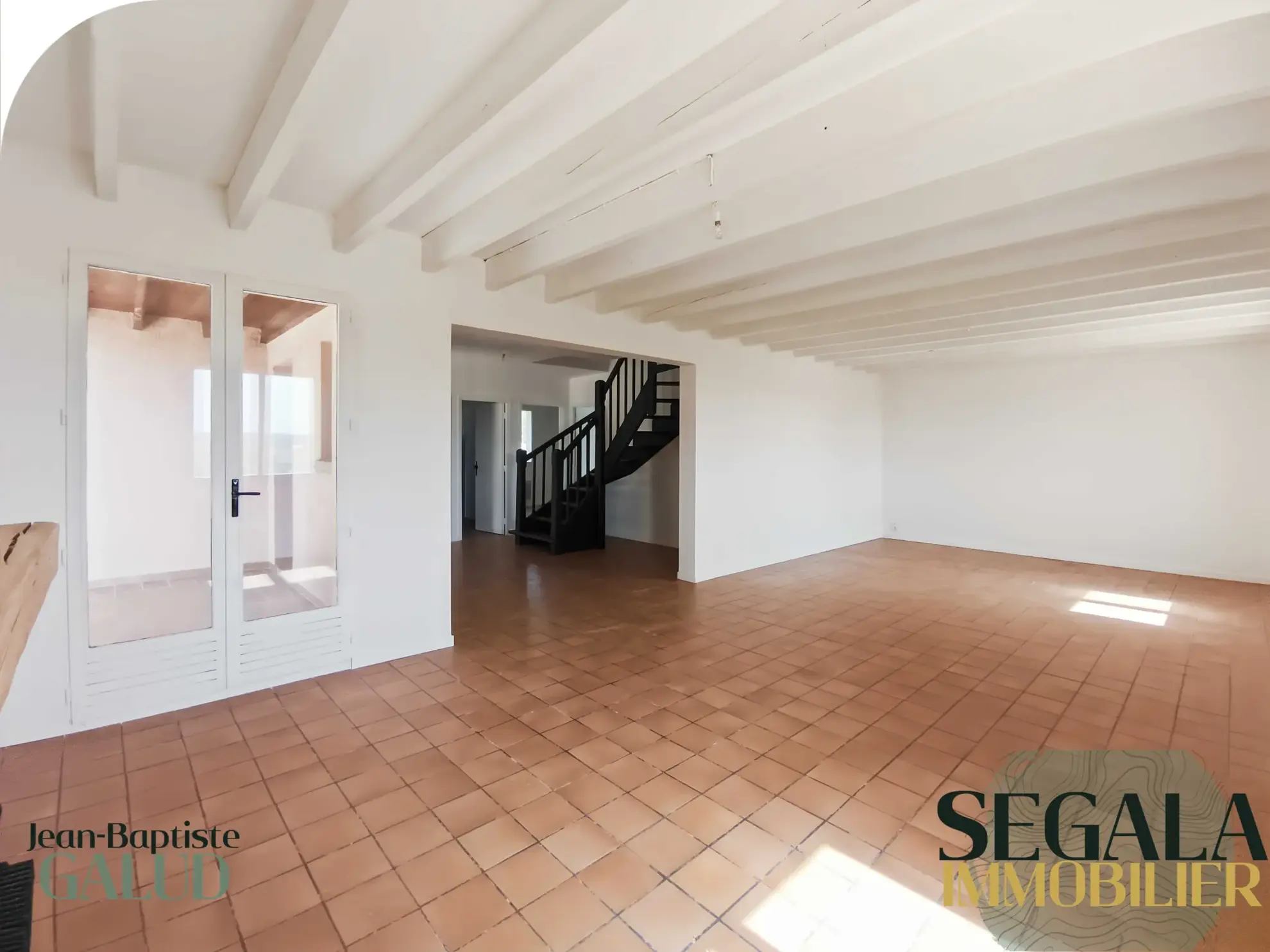 Maison de plain-pied à Mirandol avec grand terrain et panneaux solaires 